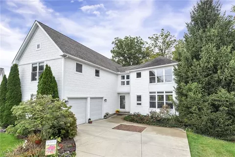 2839 Gates Ct, Broadview Heights, OH 44147