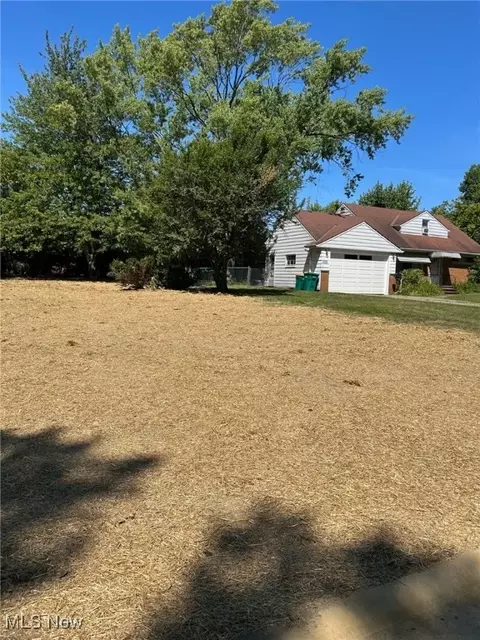 1940 Skyline Dr, Richmond Heights, OH 44143