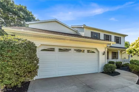 17651 Plum Creek Trl, Chagrin Falls, OH 44023