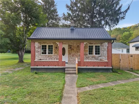 50170 Fairpoint Maynard Rd, St Clairsville, OH 43947