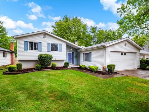 148 Meadow Cir, Berea, OH 44017