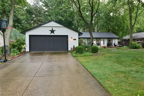 5763 Creekside Ln, North Ridgeville, OH 44039