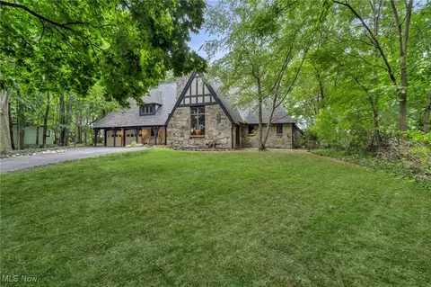 38038 Ridge Rd, Willoughby, OH 44094