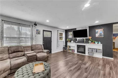 Living - 42976 Haven Dr, Elyria, OH 44035 photo 1 of 1