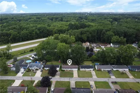 View/Area - 42976 Haven Dr, Elyria, OH 44035 photo 2 of 3
