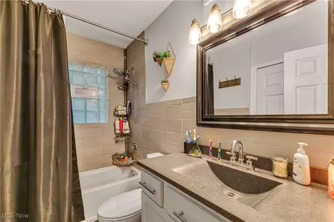 Bath - 42976 Haven Dr, Elyria, OH 44035 photo 2 of 2