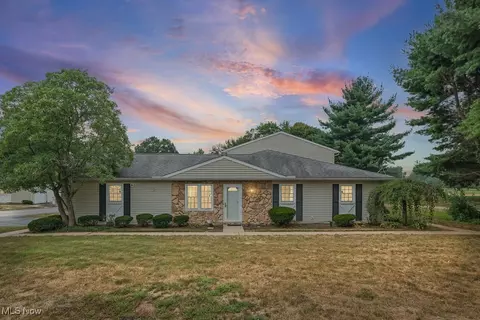 3950 Townhouse Ln #14, Uniontown, OH 44685