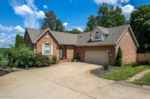 196 Pointe West Byway, Parkersburg, WV 26101