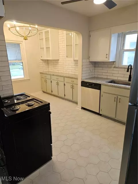 6006 Forest Ave, Parma, OH 44129 photo 3