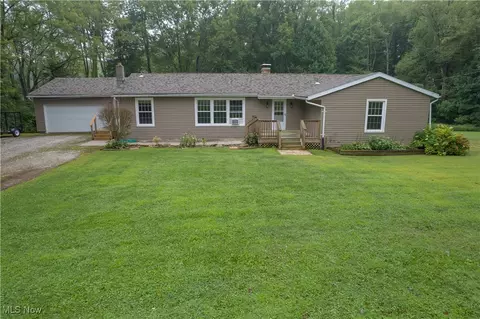 5372 Mennonite Rd, Mantua, OH 44255