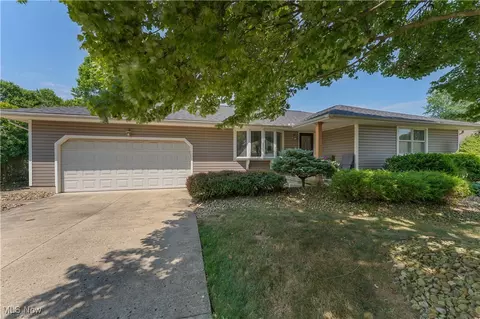 1272 Valley View Dr, Boardman, OH 44512