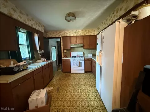 469 Baldwin Rd, Akron, OH 44312 photo 4