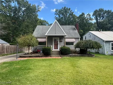 3580 Woodside Dr NW, Warren, OH 44483