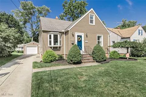 1348 Churchill Rd, Lyndhurst, OH 44124