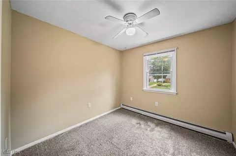 Bedroom - 2117 Pleasantview Ave, Ashtabula, OH 44004 photo 5 of 11