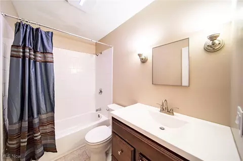 Bath - 2117 Pleasantview Ave, Ashtabula, OH 44004 photo 1 of 2