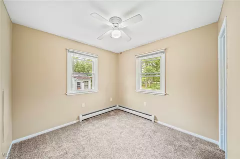 Bedroom - 2117 Pleasantview Ave, Ashtabula, OH 44004 photo 3 of 11