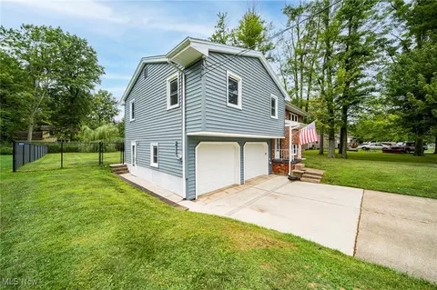Exterior - 2117 Pleasantview Ave, Ashtabula, OH 44004 photo 3 of 11