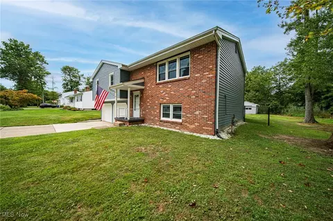 Exterior - 2117 Pleasantview Ave, Ashtabula, OH 44004 photo 2 of 11