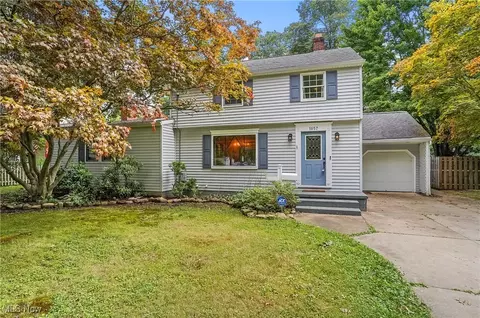 1057 W Riddle Ave, Ravenna, OH 44266