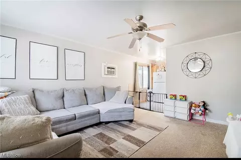 Living - 7387 Oregon Trl, Youngstown, OH 44512 photo 2 of 2