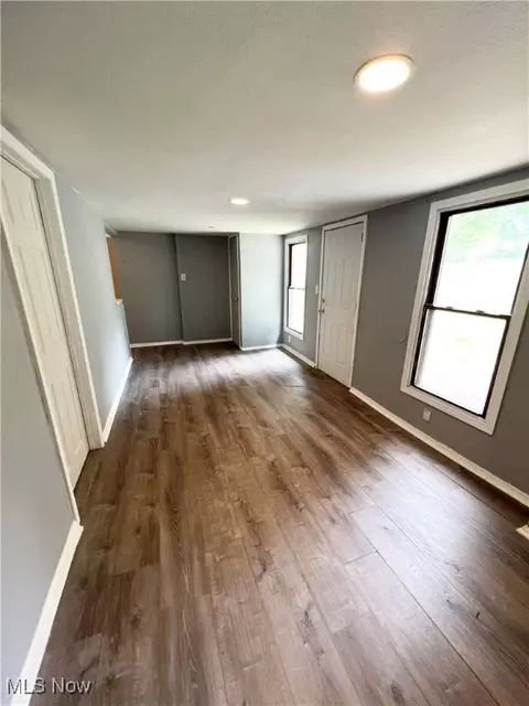 Entry Way - 7387 Oregon Trl, Youngstown, OH 44512 photo 1 of 4