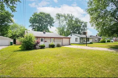 Exterior - 7387 Oregon Trl, Youngstown, OH 44512 photo 1 of 2