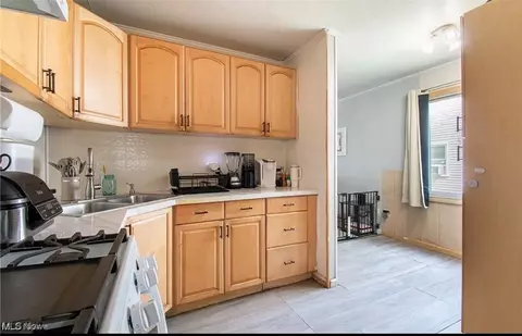 Kitchen - 7387 Oregon Trl, Youngstown, OH 44512 photo 4 of 4