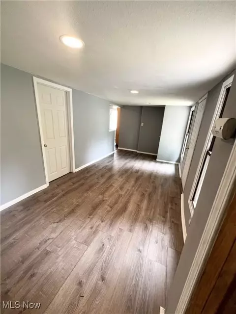 Entry Way - 7387 Oregon Trl, Youngstown, OH 44512 photo 3 of 4