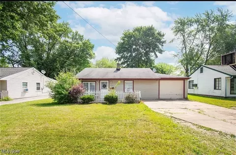 7387 Oregon Trl, Youngstown, OH 44512