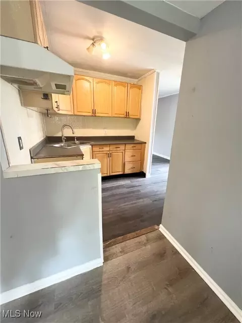 Entry Way - 7387 Oregon Trl, Youngstown, OH 44512 photo 2 of 4
