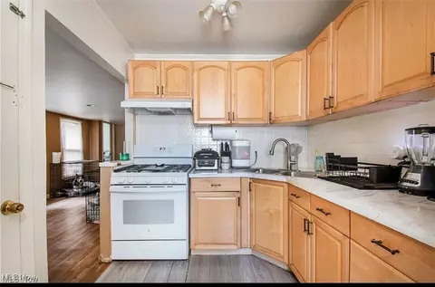 Kitchen - 7387 Oregon Trl, Youngstown, OH 44512 photo 2 of 4