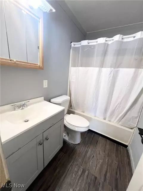 Bath - 7387 Oregon Trl, Youngstown, OH 44512 photo 1 of 2