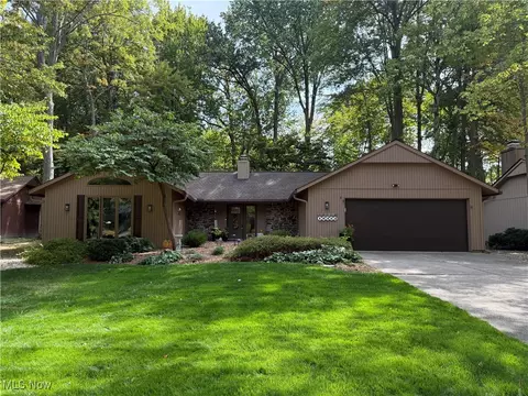 10353 Oak Branch Trl, Strongsville, OH 44149