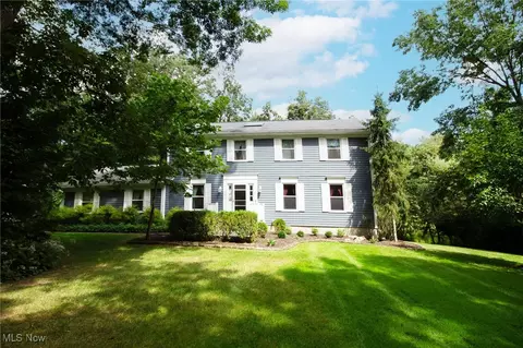 610 Deep Woods Dr, Aurora, OH 44202
