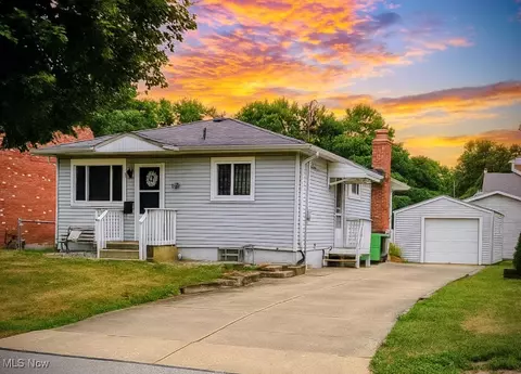 649 E Hopocan Ave, Barberton, OH 44203