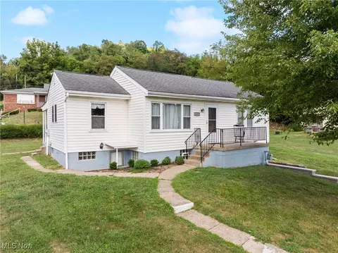 1257 Maple Ave, Bellaire, OH 43906