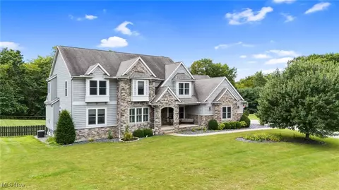 5340 Summerwood Dr, Seville, OH 44273