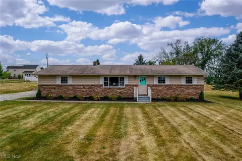 3130 Knollridge Cir NE, Canton, OH 44721