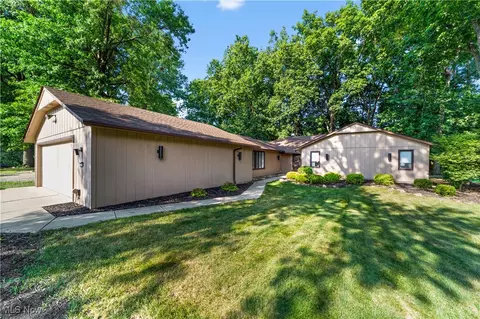9598 Pebble Brook Ln, Strongsville, OH 44149