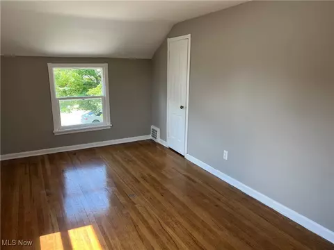 705 E 254th St, Euclid, OH 44132 photo 17