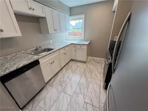 705 E 254th St, Euclid, OH 44132 photo 7