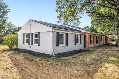 2707 Hyacinth Dr NW, North Canton, OH 44720