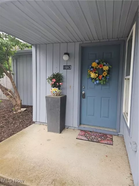 1663 Olympus Dr, Kent, OH 44240 photo 2