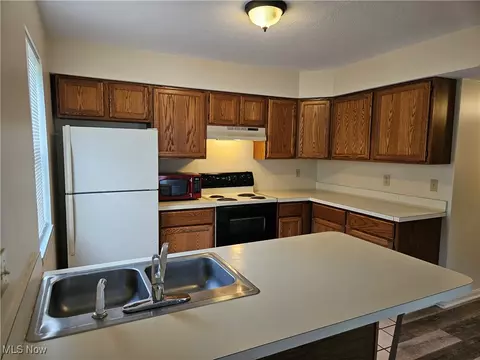 1663 Olympus Dr, Kent, OH 44240 photo 10