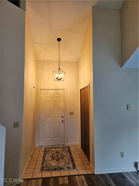 1663 Olympus Dr, Kent, OH 44240 photo 3
