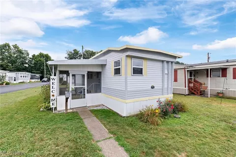 96 Helen St, Barberton, OH 44203