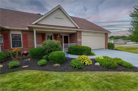 2101 Livingston Dr, Canal Fulton, OH 44614