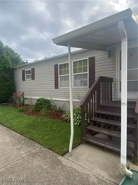 499 Sandtrap Cir, Painesville, OH 44077