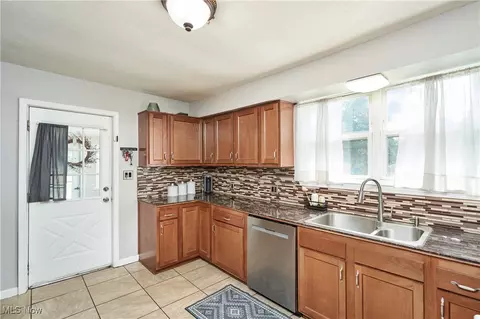 2923 Hayne Rd, Akron, OH 44312 photo 6